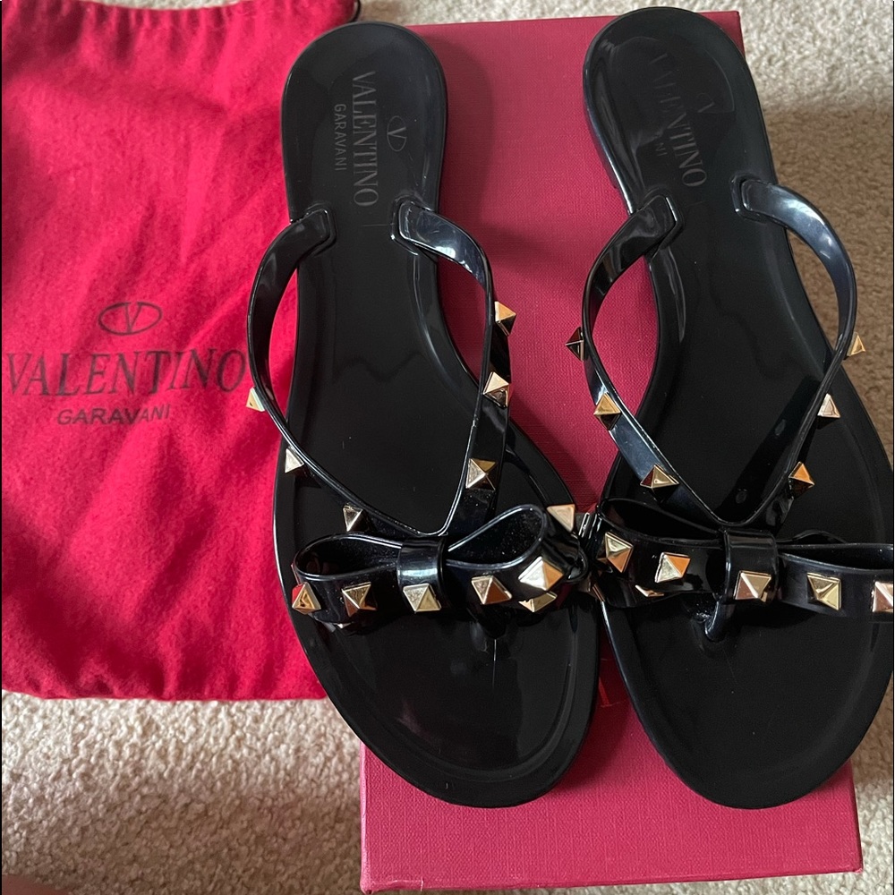 ‼️SOLD‼️ Valentino Garavani Rockstud Bow PVCSandal